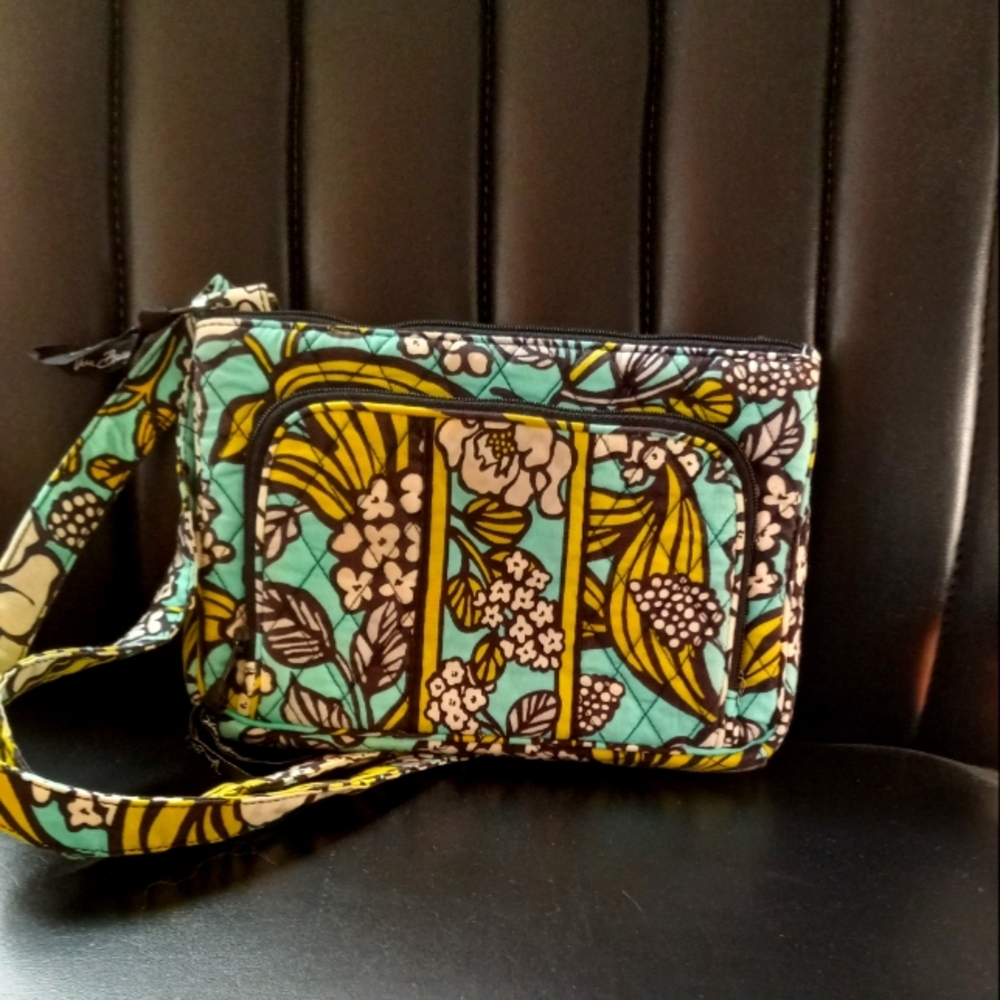 VERA BRADLEY " FLORAL SPRING" CROSSBODY Tourquise, pale green,black and white#29
